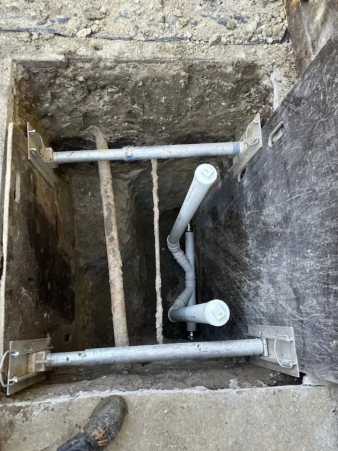 Experienced plumber completing Drain Cleaning work in East Los Angeles